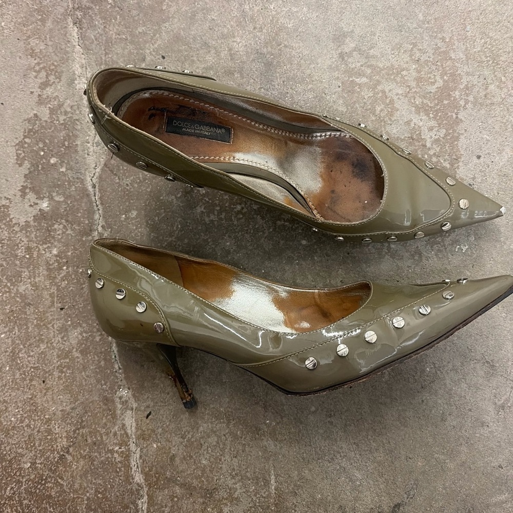 Dolce & Gabbana Olive Patent‎ Studded Pointed Toe Pumps kitten heels